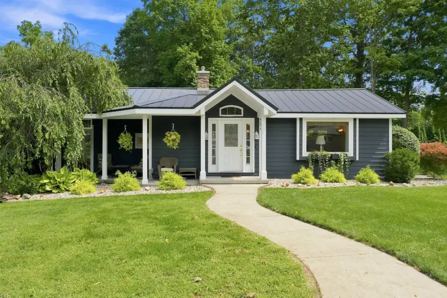 458 E Woodview Drive, Nappanee, IN 46550 - #3