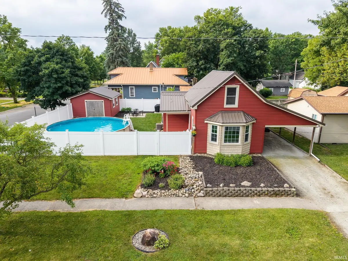 407 E 4th Street, North Manchester, IN 46962 - #1