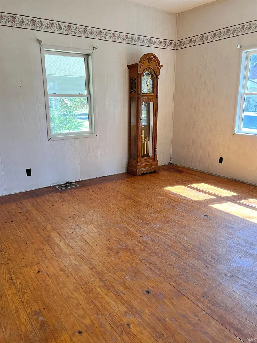 740 E St Ne, Linton, IN 47441 - #3
