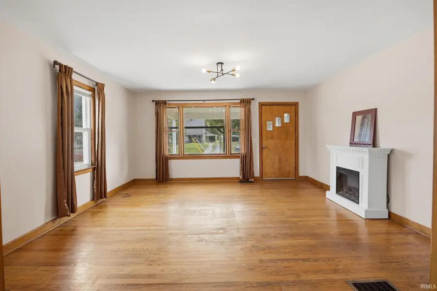 402 S Walnut Street, Huntingburg, IN 47542 - #3