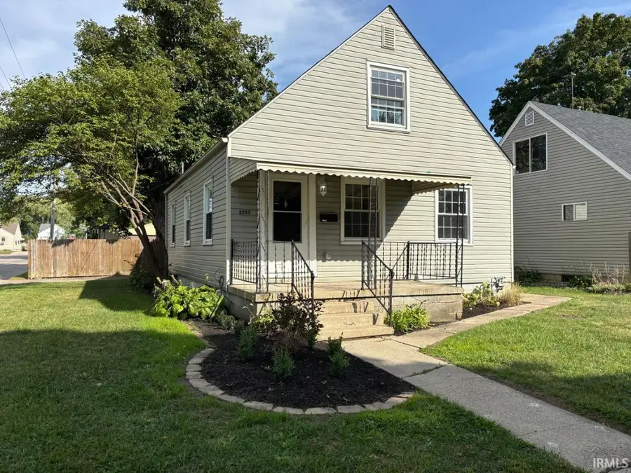 2202 S Pershing Drive, Muncie, IN 47302 - #2