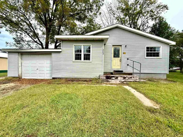 203 S Maple Avenue, Medaryville, IN 47957