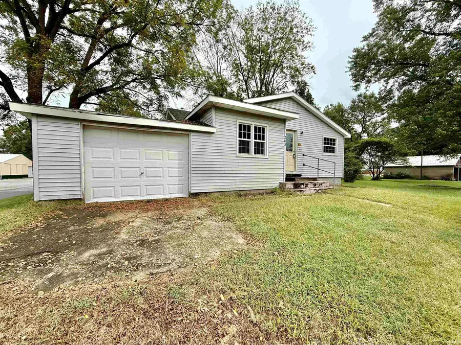 203 S Maple Avenue, Medaryville, IN 47957 - #2