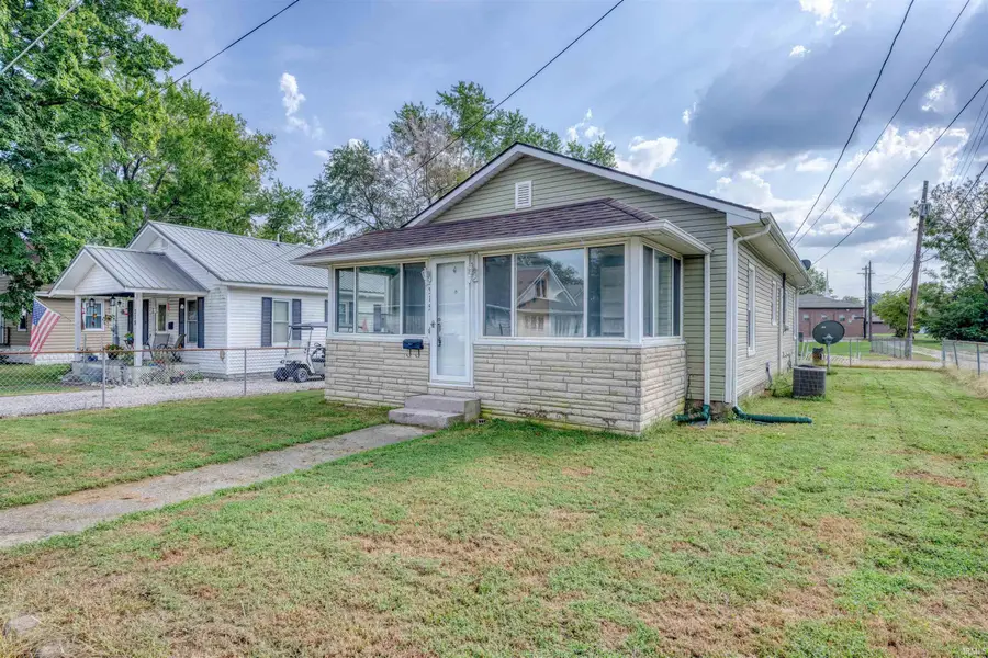 315 E Oak Street, Oakland City, IN 47660 - #3