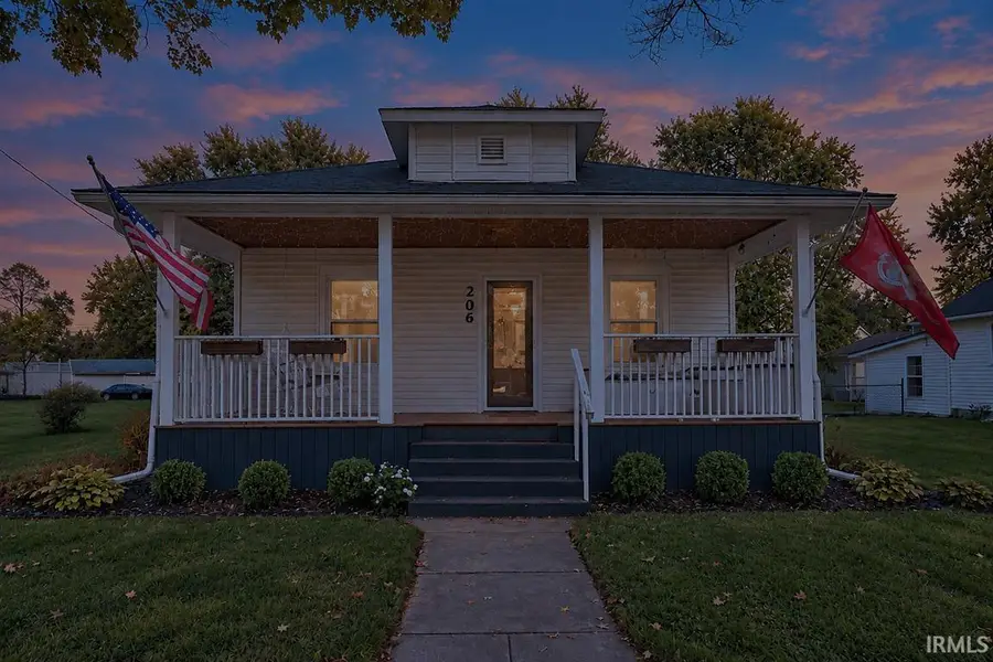 206 E Wabash Avenue, Wakarusa, IN 46573 - #2