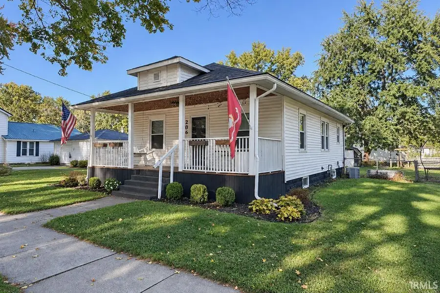 206 E Wabash Avenue, Wakarusa, IN 46573 - #3