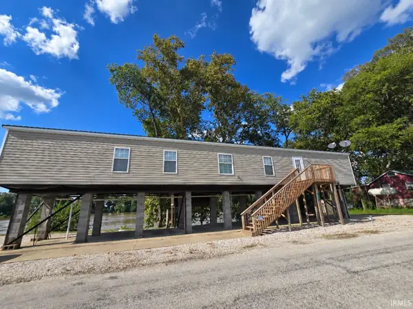 8182 W 425, Patoka, IN 47666