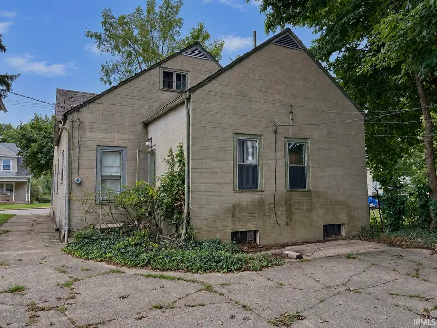 712 W Riverside Avenue, Muncie, IN 47303 - #3