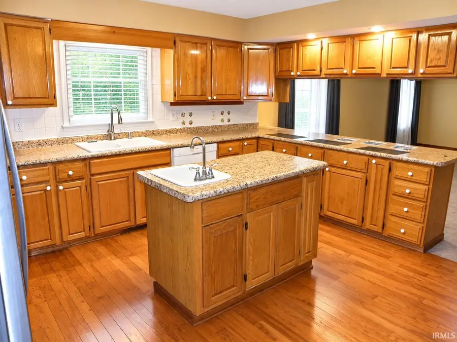 679 E Indiana Avenue, Spencer, IN 47460 - #3