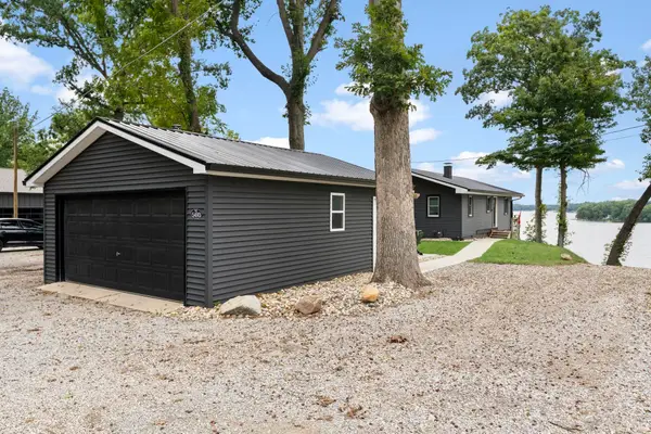 5493 E Colonial Oaks Drive, Monticello, IN 47960
