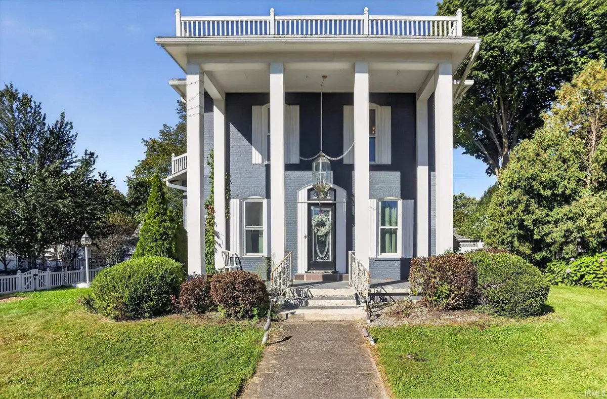 402 N Main Street, Nappanee, IN 46550 - #1