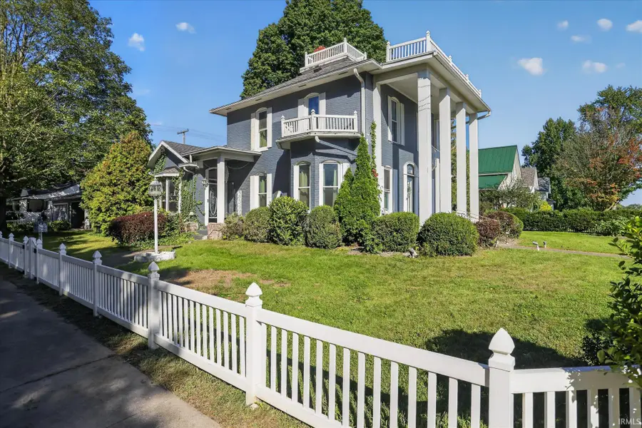 402 N Main Street, Nappanee, IN 46550 - #3