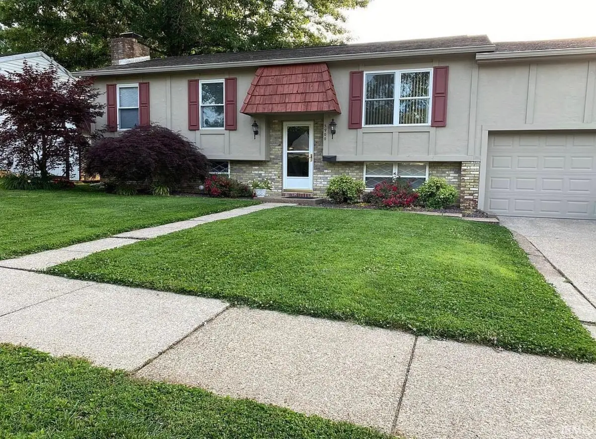 5900 Whitethorne Drive, Evansville, IN 47710 - #1