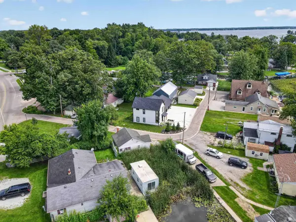 1113 S Kitson Drive, Syracuse, IN 46567