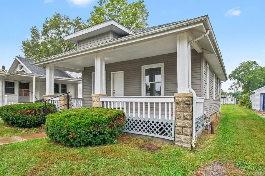 2215 Decamp Avenue, Elkhart, IN 46517 - #2