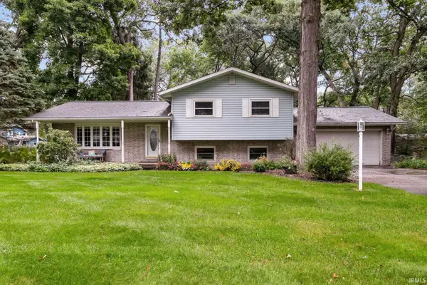 53332 Oakton Drive, South Bend, IN 46635