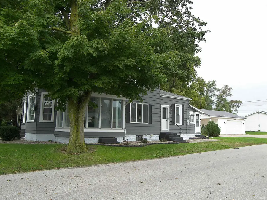 402 W Rochester Street, Akron, IN 46910 - #3