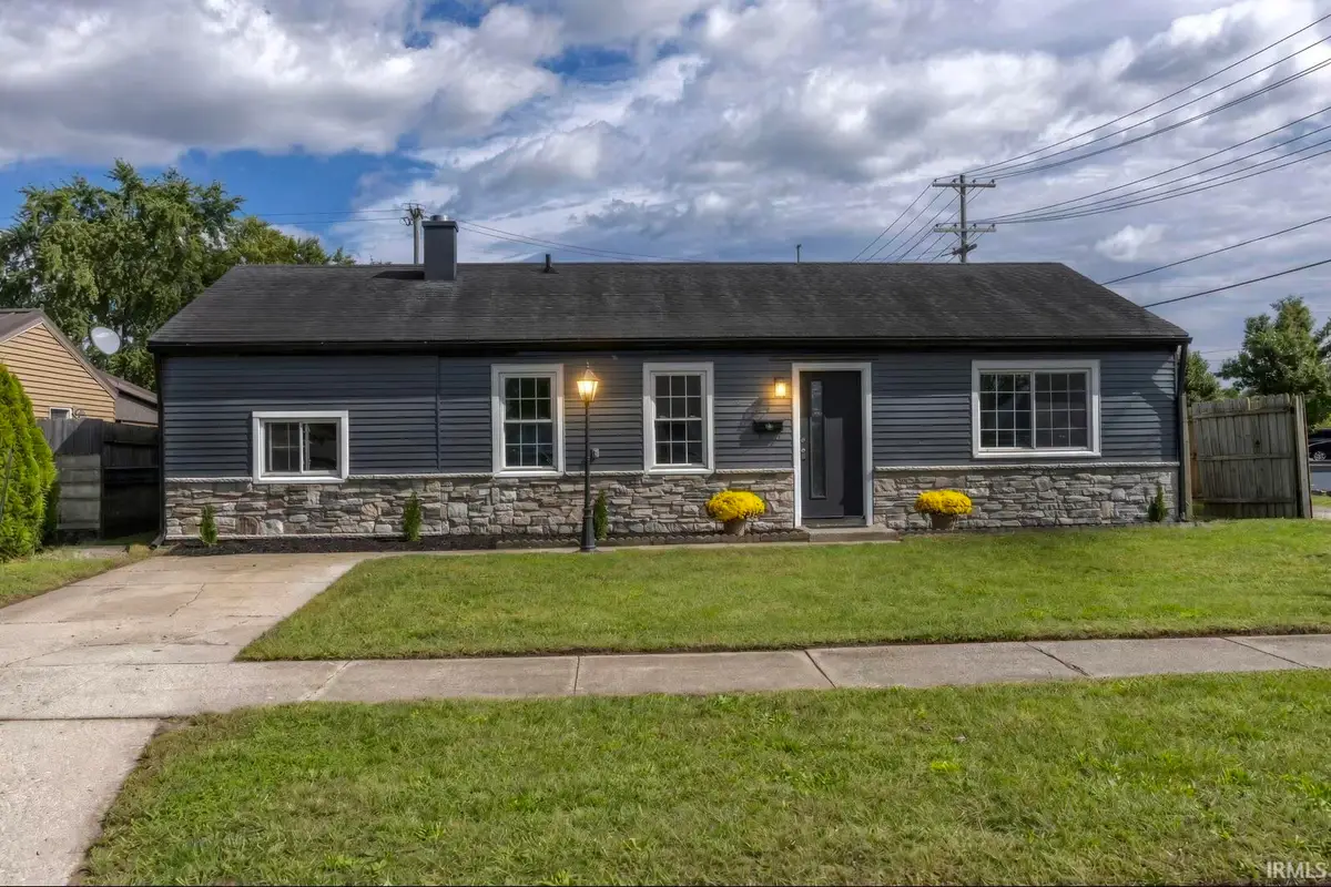 118 N Walnut Street, Mishawaka, IN 46544 - #1