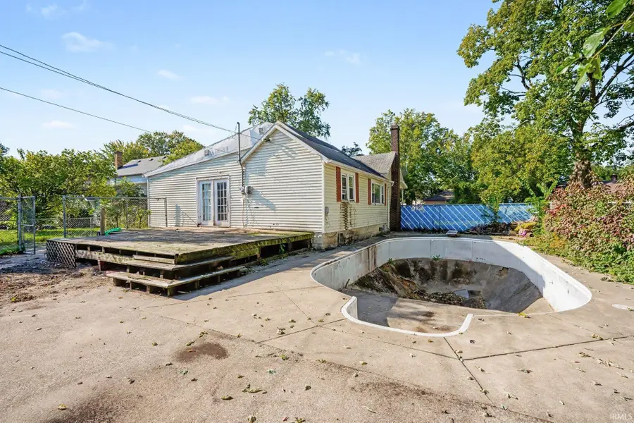 540 Goshen Avenue, Elkhart, IN 46516 - #2