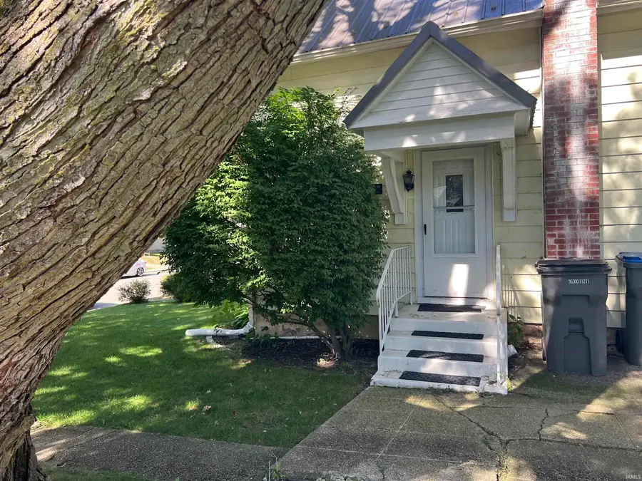 407 N Elm Street, Nappanee, IN 46550 - #2