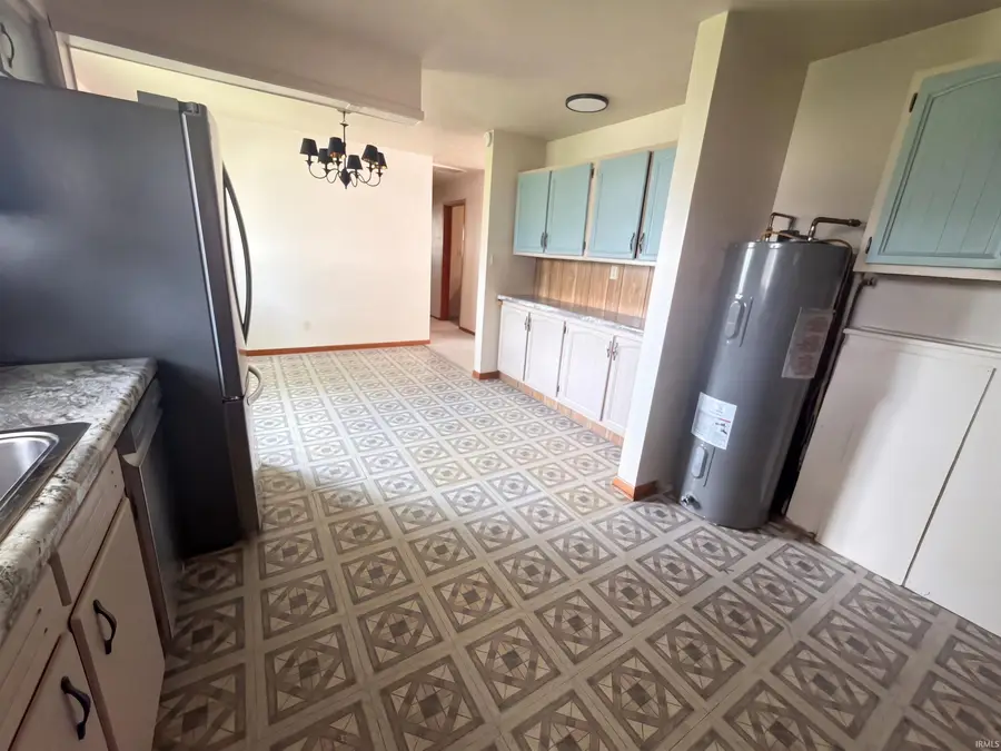300 E Mayfair Lane, Hartford City, IN 47348 - #2