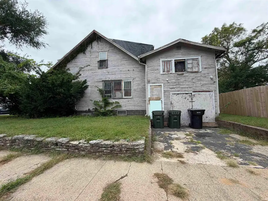637 E Indiana Avenue, South Bend, IN 46613 - #2