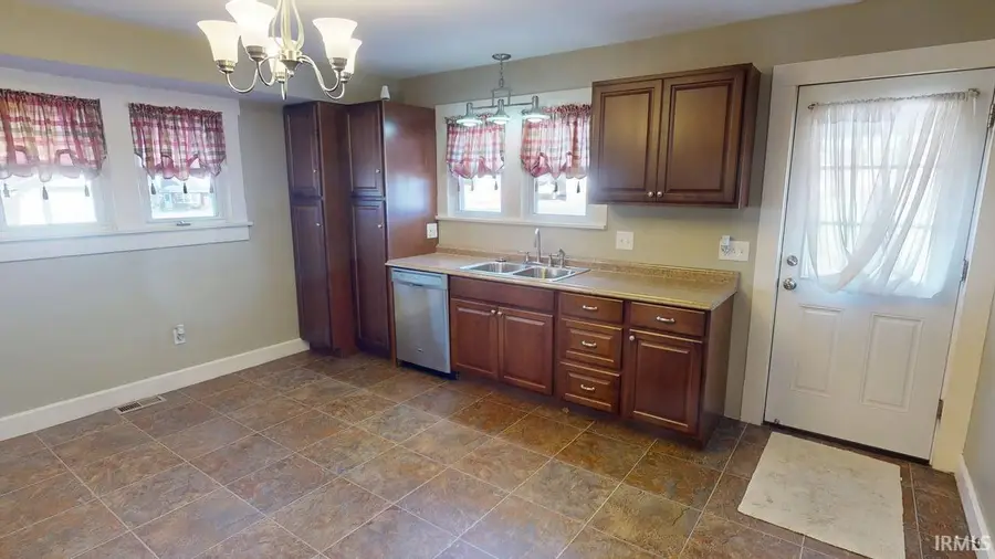 802 3rd Avenue, Jasper, IN 47546 - #3