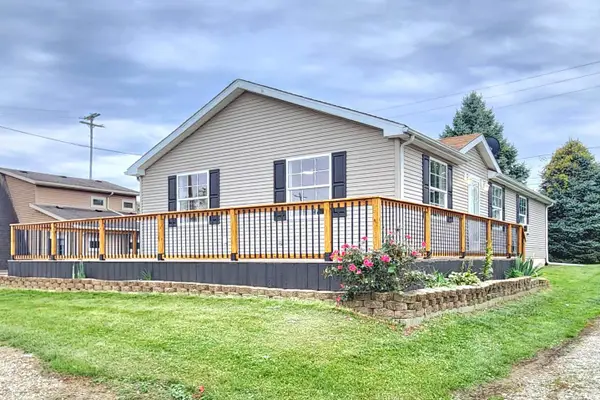 9827 N Lincoln Road, Syracuse, IN 46567