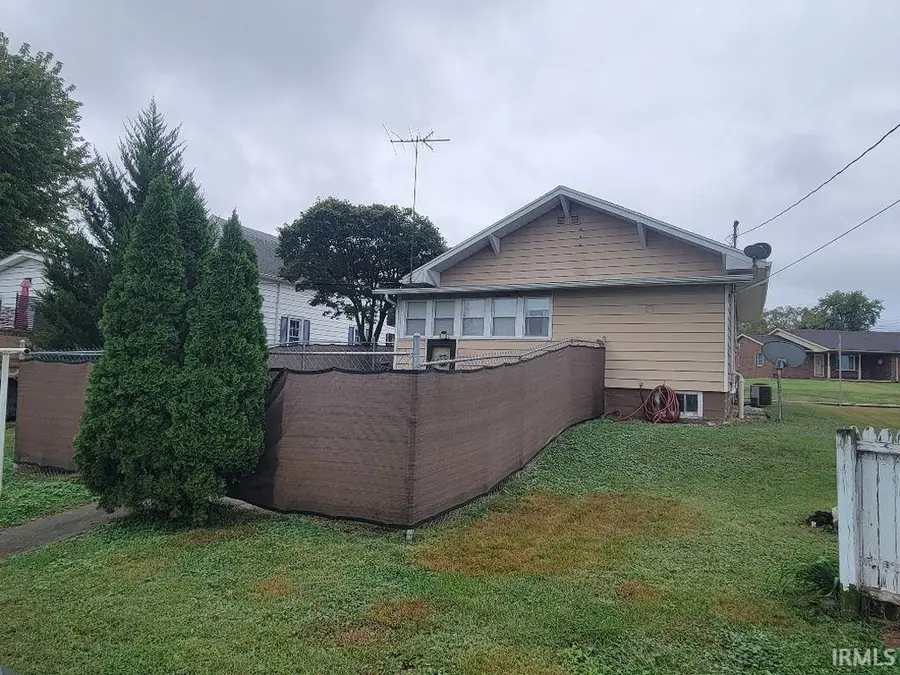 323 W Morton Street, Oakland City, IN 47660 - #2