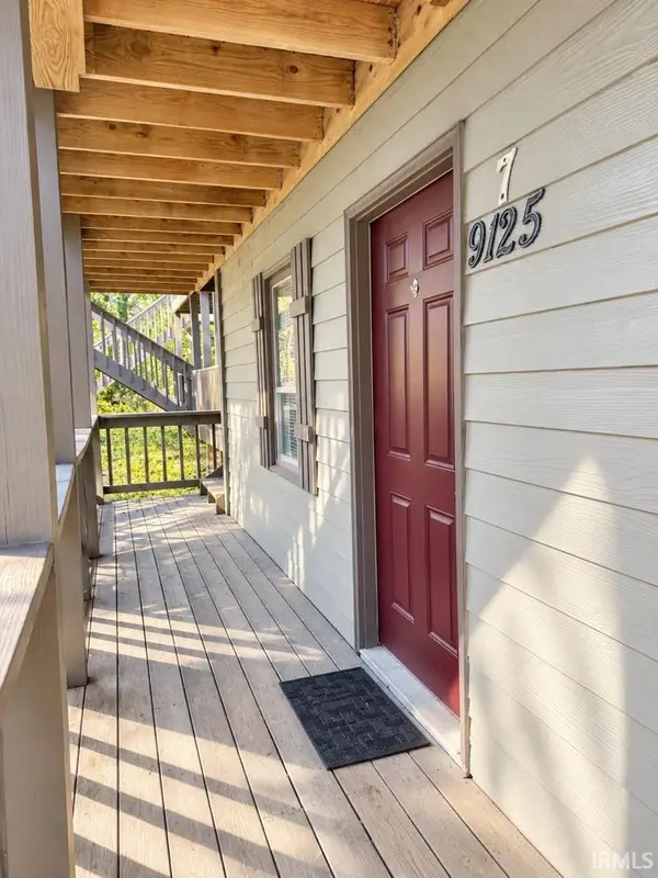9125 S Pointe Retreat Drive, Bloomington, IN 47401