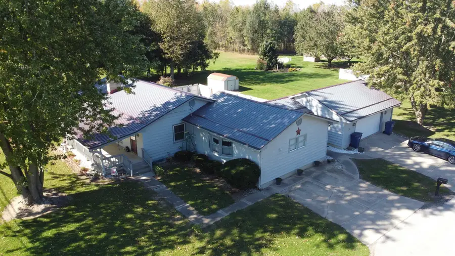 101 N Neer Dr, Silver Lake, IN 46982 - #2