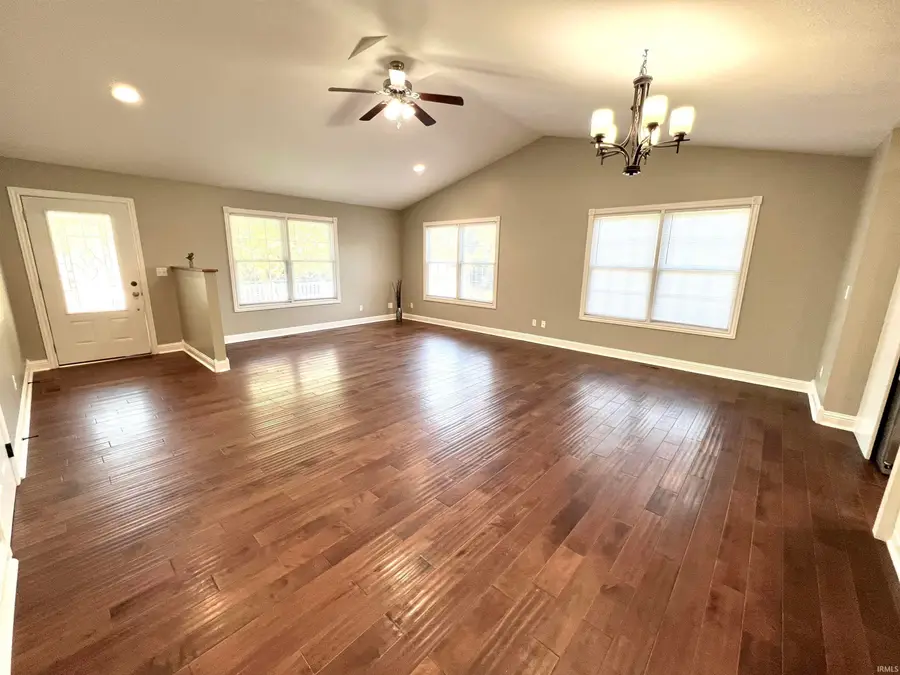 605 W Christian Street, Princeton, IN 47670 - #3