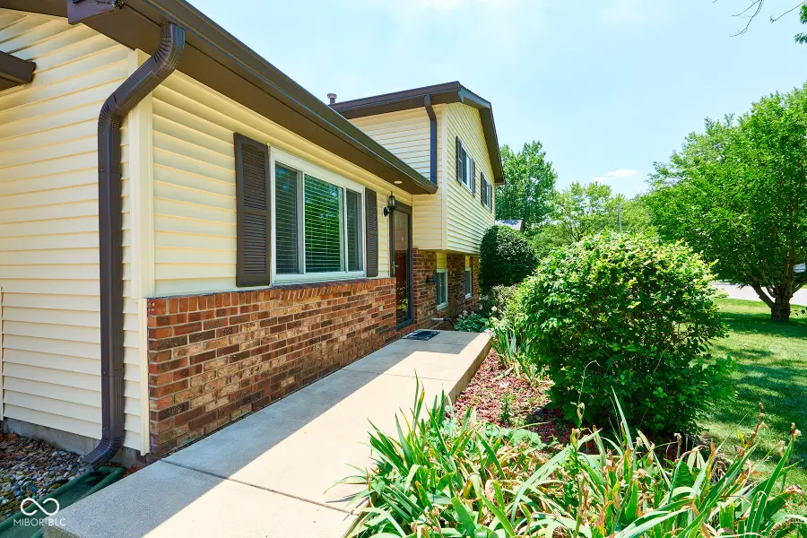 1165 Apple Valley Road, Greenwood, IN 46142 - Image #2