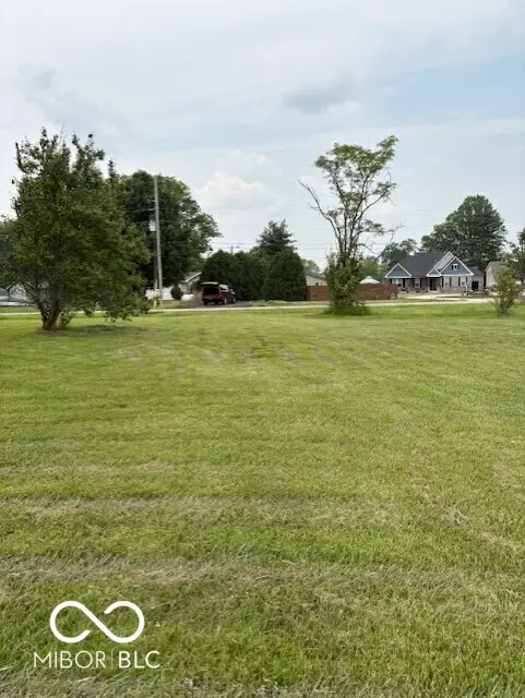 320 E Santee Drive, Greensburg, IN 47240 - Image #2