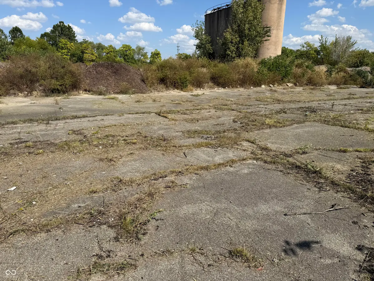 1200 E 26th Street, Anderson, IN 46016 - #1