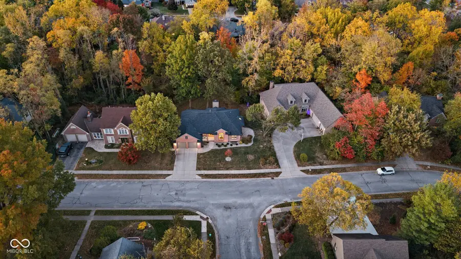 9056 Ridgecreek Drive, Indianapolis, IN 46256 - Image #2