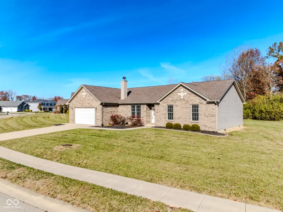 422 S Bridgewater Lane, Muncie, IN 47304 - Image #3