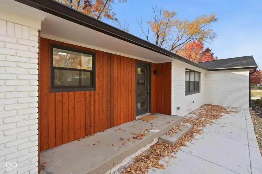 6828 Grosvenor Place, Indianapolis, IN 46220 - Image #2