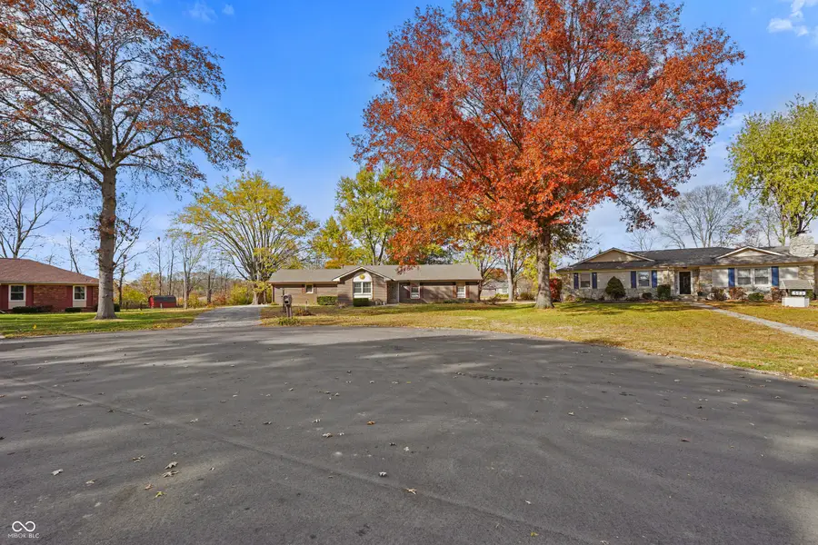 6598 Woodridge Drive, Avon, IN 46123 - Image #2