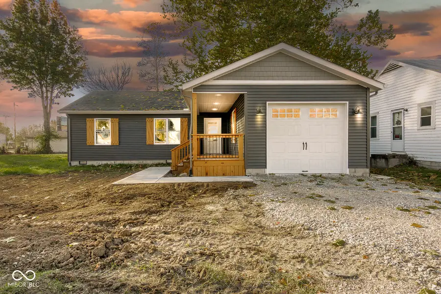 521 W Maple Street, Austin, IN 47102 - Image #2