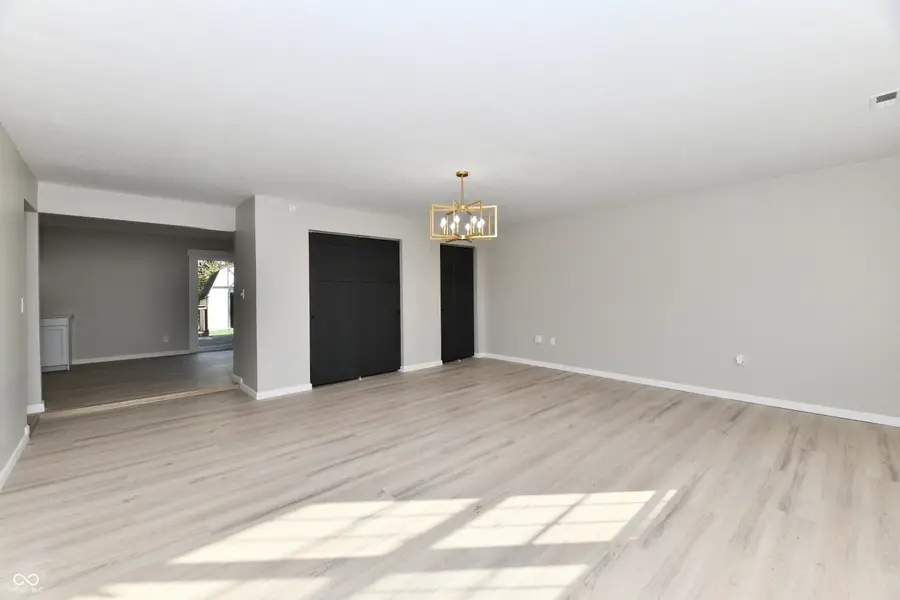 683 Yorktown Road, Greenwood, IN 46142 - Image #3