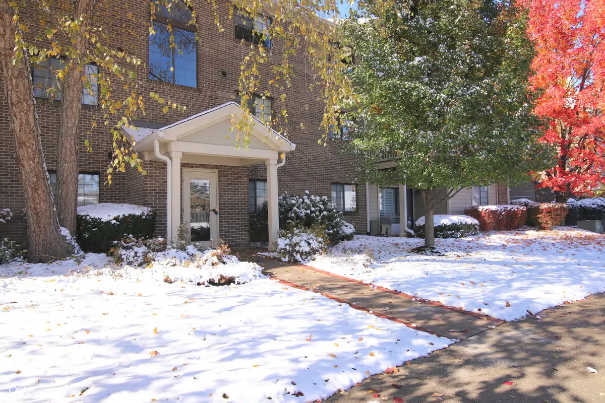 8750 Yardley Court #APT 303, Indianapolis, IN 46268 - Image #1