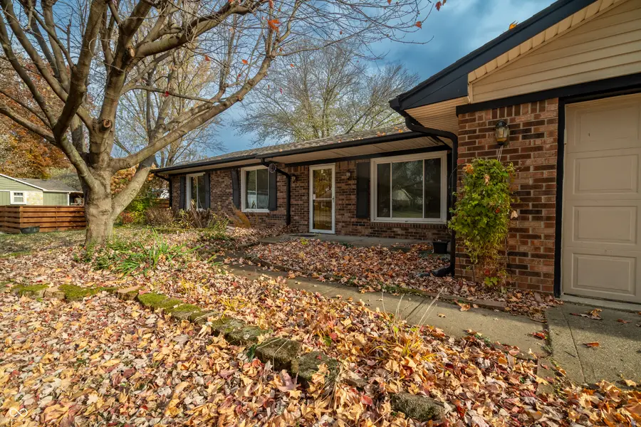 125 N Windmill Trail, Greenwood, IN 46142 - Image #2