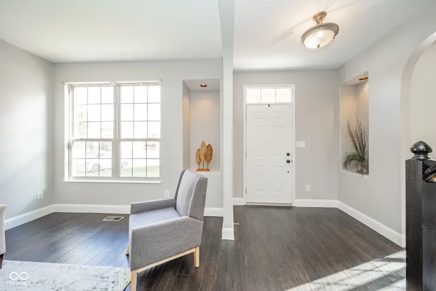 400 Winterwood Drive, Avon, IN 46123 - Image #3