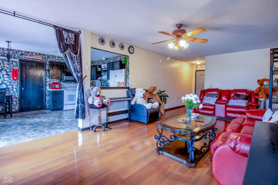 931 Lionshead Lane, Greenwood, IN 46143 - Image #3