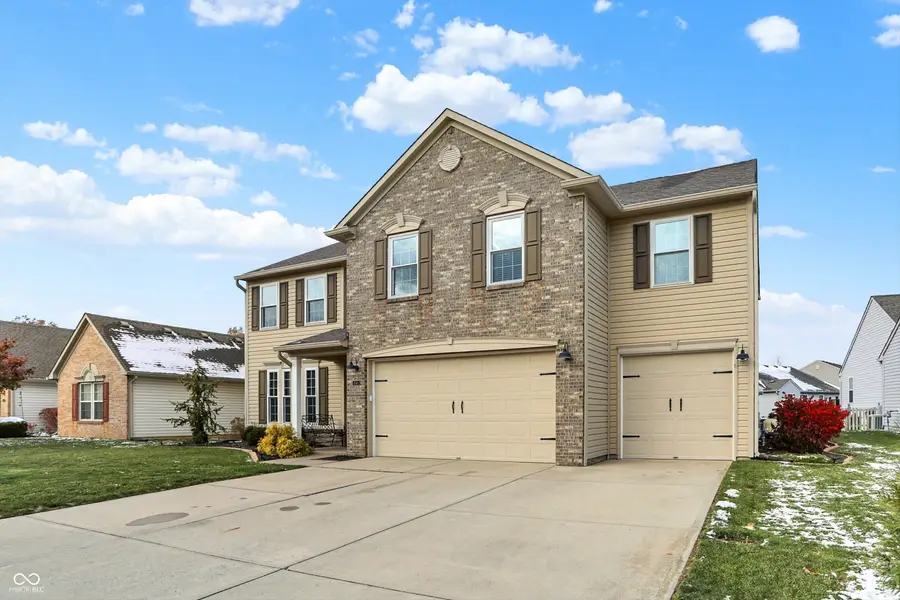 4548 W Woodtrail Court, New Palestine, IN 46163 - Image #2