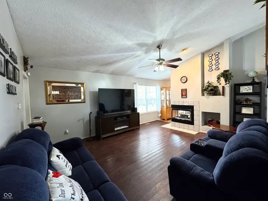 174 Country Aire Lane, Greenwood, IN 46143 - Image #3