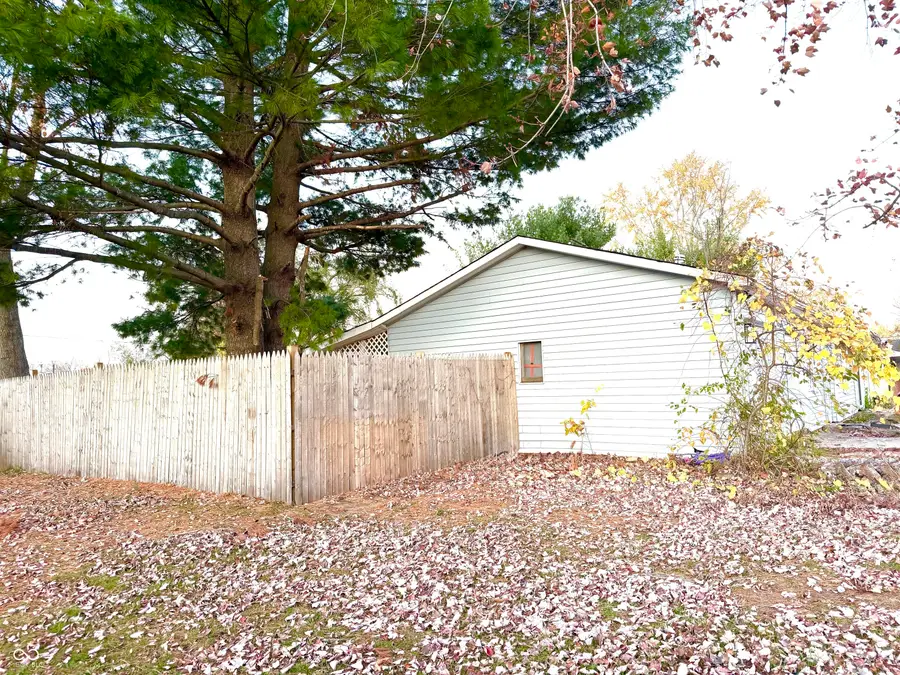 2106 Clay Avenue, Terre Haute, IN 47805 - Image #2