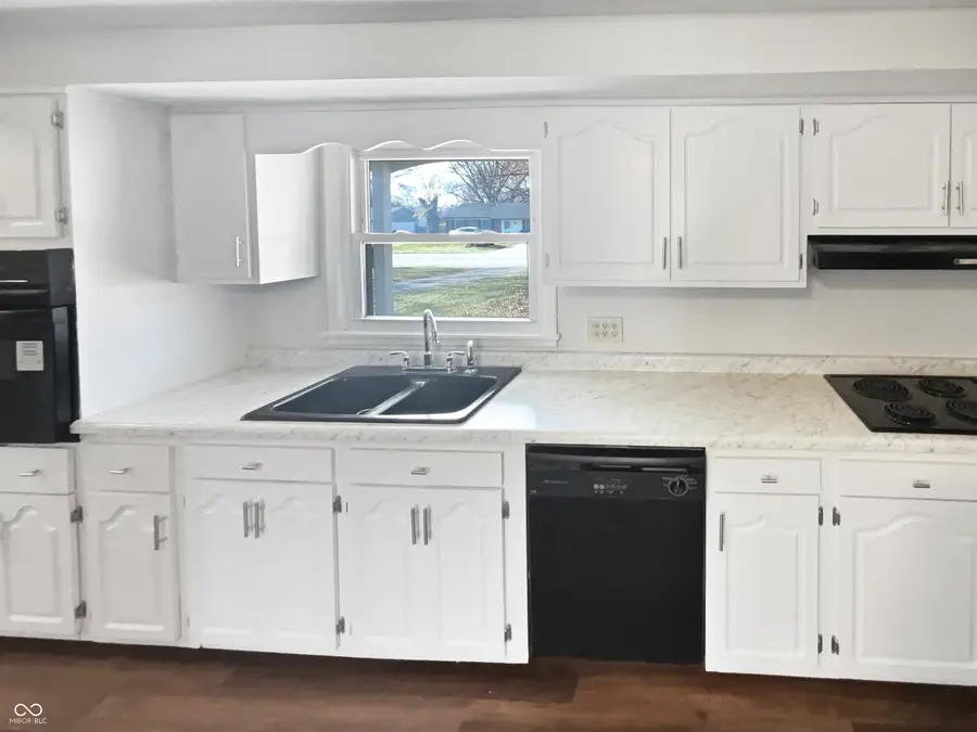 7459 Harcourt Road, Indianapolis, IN 46260 - Image #2