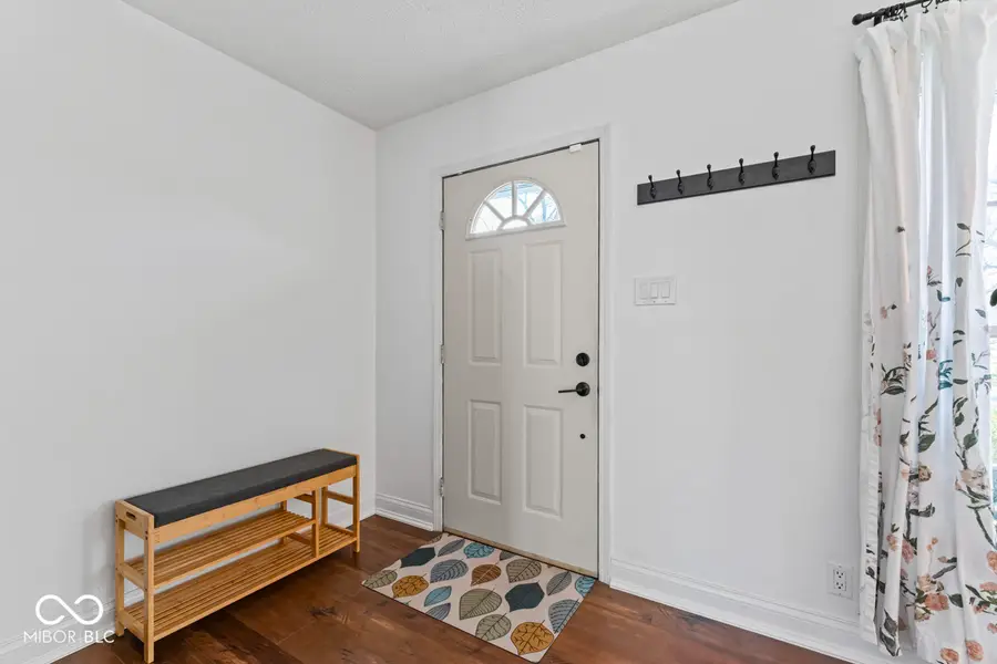 8820 Deer Run Court, Indianapolis, IN 46256 - Image #2